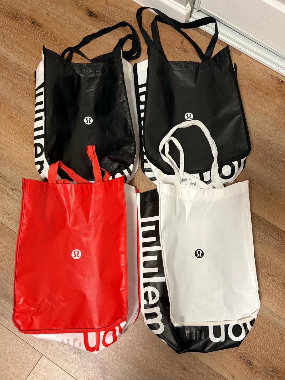 4 lululemon tote bags